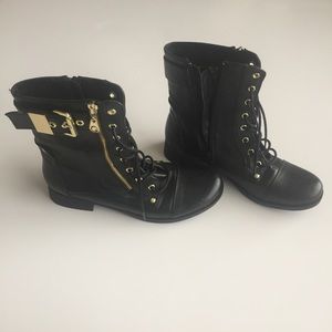 GUESS boots